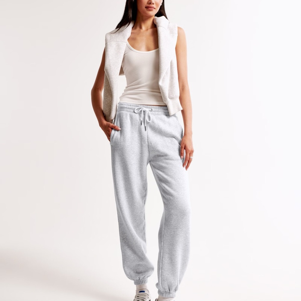 Ambercrombie & Fitch Women's Gray Sweatpants